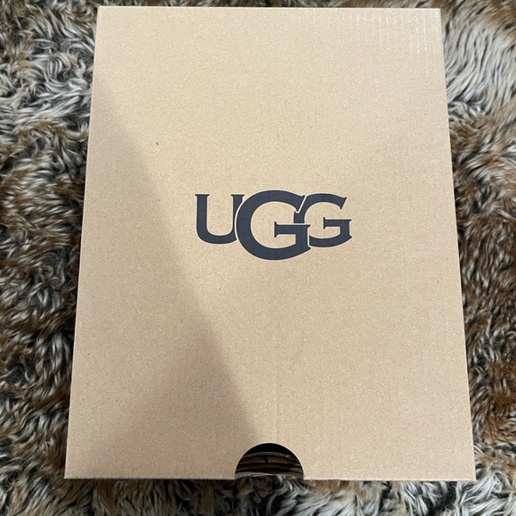 Girls toddler Uggs - Picture 6 of 8